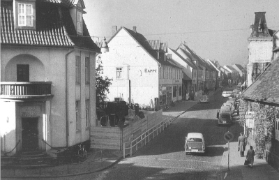 Historischer Streifzug durch Walsrode: Im Bildband „Walsrode 1945 bis 2000“ sind auch Aufnahmen von der Moorstraße zu sehen. Im Jahr 1958 war diese noch in beide Richtungen befahrbar.