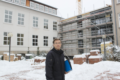 Landrat Ostermann zeigte sich gestern erleichtert, dass der Kreistag dem Haushalt zustimmte. Damit wird auch grünes Licht für den geplanten Verwaltungsneubau in Soltau gegeben, dem der Anbau in Bad Fallingbostel vorangeht (Bild).