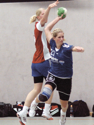 Keine große Mühe: Die Handball-Damen der HSG Heidmark (Bild: Svenja Glasewald beim Wurf) siegten klar mit 33:21.