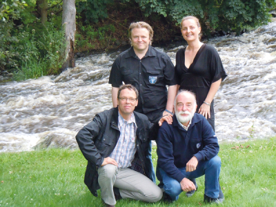 Das Quartett  der Grünen: Andre Wesche und Katrin Christine Blum (stehend) sowie Christian Müller (hockend, li.) und Egon Hilbich kandidieren für den Bad Fallingbosteler Stadtrat. 