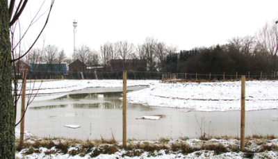 Bislang nur ein kleiner See: Die Bodenentnahme „Am Beu“ in Schwarmstedt ist bereits ein wenig mit Wasser gefüllt. Im Frühjahr soll die Fertigstellung des Naherholungsgebiets folgen.
