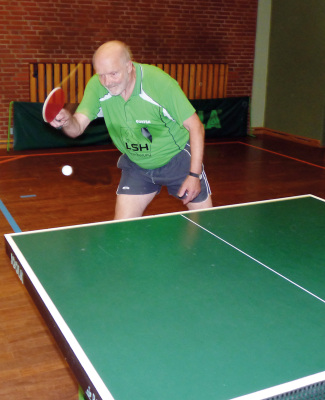 Nun auch mit kleinem Schläger top: „Pit“ Stephan schaffte die Qualifikation zur Tischtennis-DM der Senioren.