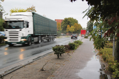 Lärmquelle Lastkraftwagen: Fast 7000 Fahrzeuge „rauschen“ jeden Tag durch Schwarmstedt. Tagsüber sind es zu 13 Prozent Lkw, nachts sind es 24 Prozent Lastkraftwagen – einige Anwohner wollen die Geräuschimissionen nicht länger hinnehmen.