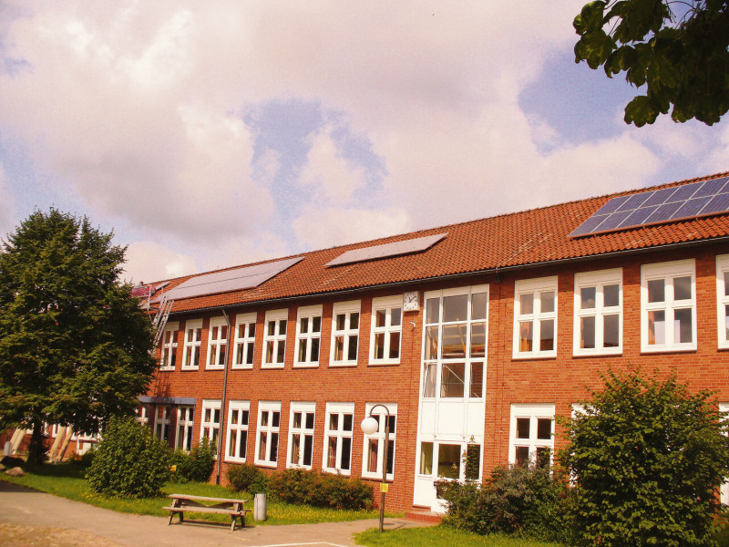 Energiewende im Kleinen: Im Aller-Leine-Tal (Bild: Photovoltaik-Anlage auf dem Dach der Rethemer Grundschule) wurden in den vergangenen zehn Jahren rund 250 Millionen Euro in dem Bereich Erneuerbare Energien investiert.