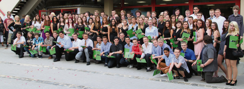 Neue Wege gehen: 93 Schülerinnen und Schüler der Oberschule Bad Fallingbostel nahmen am Montag bei der Abschlussfeier ihre Zeugnisse entgegen. 
