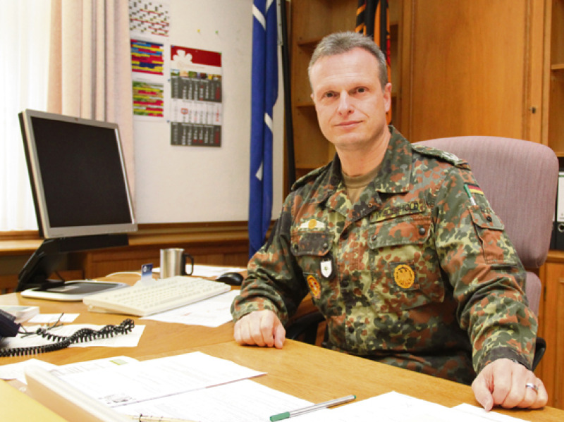 Ständiger Spagat: Oberstleutnant Jörg Wiederhold (49), seit Ende September Kommandant des Truppenübungsplatzes Bergen, will militärische Belange mit zivilen Interessen in Einklang bringen.