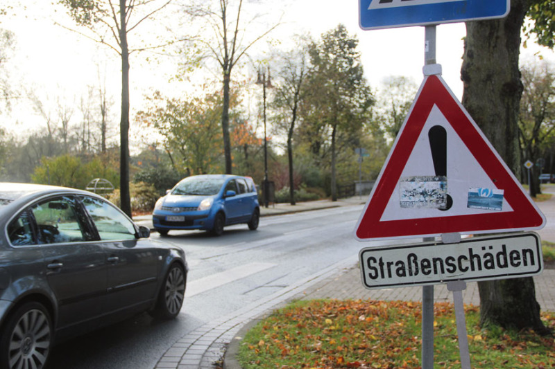 Straßenschäden? Bald nicht mehr. Die Hannoversche Straße in Walsrode wird zwischen den Einmündungen Lange Straße und Bismarckring saniert.
