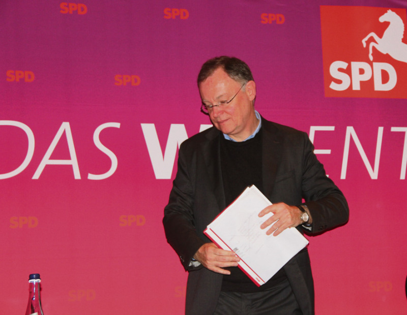 Müde, aber zufrieden:  SPD-Landesvorsitzender Stephan Weil lobte die Atmosphäre beim Treffen des Landesparteirates in Walsrode. Mit deutlicher Mehrheit empfiehlt das Gremium den Parteimitgliedern, der Bildung einer Großen Koalition zuzustimmen.