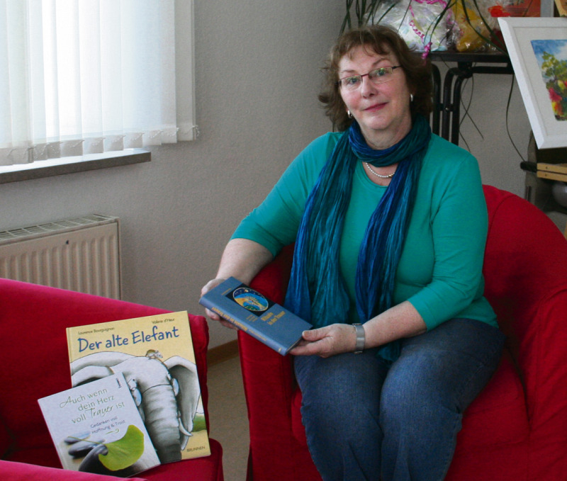Hilfe für Trauernde:  Christine Heldt bietet Trost, Gespräche aber auch Bücher rund um das Thema Tod, Trauer und Neuanfang an. Sie möchte auch gerne eine kleine Bibliothek mit spezieller Literatur einrichten, mit Büchern zum Thema für Erwachsene und Kinder.