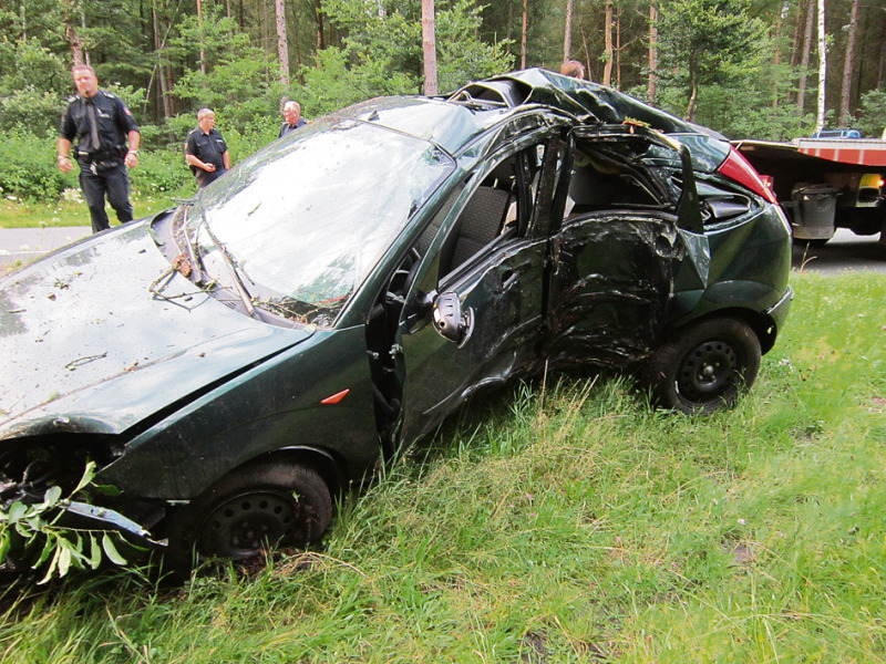 Tödlicher Verkehrsunfall: Der 18-jährige Fahrer aus Breloh starb noch an der Unfallstelle.
