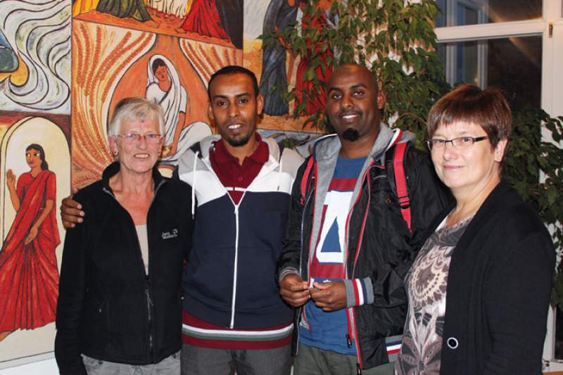  Herzlich Willkommen: Vorstandsmitglied Hanna Ahrens (links) zusammen mit Ali Abdul Kader, Nuurvadiin Abti Ali und Pastorin Rosl Schäfer  (von links) freuen sich auf die Arbeit mit der Willkommensgruppe für Flüchtlinge in Walsrode.