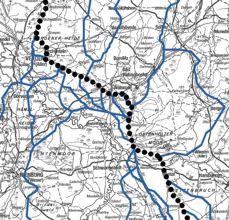 Südlink-Wirrwarr: Die gepunktete Linie zeigt den von Tennet vorgelegten Entwurf für die Trasse, die blauen Linien wurden anschließend nach Hinweisen von Bürgern und kommunalen Vertretern eingearbeitet. Diese Karte ist die Grundlage des Antrags, mit dem sich nun die Bundesnetzagentur beschäftigt.