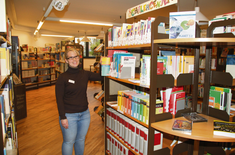 Pläne für 2015:  Büchereileiterin Martina Mette im „Schülercenter“, das reichlich Lern-Material bietet.