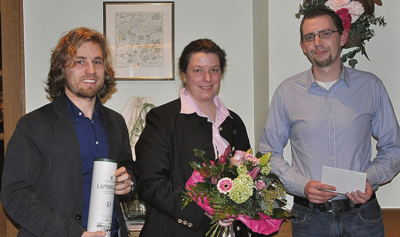 Blumen zum Abschied: Franz Vergöhl, Dr. Kathrin Wrobel und Dirk Ulrich (von links) stellten sich nicht zur Wiederwahl.
