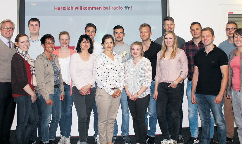 Auch Kai Röhrbein aus der WZ-Geschäftsführung (links) nahm an dem Besuch bei Radio ffn teil. (sta)
