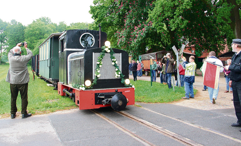 Großer Bahnhof für die „Wilde Erika“: Ihre Jungfernfahrt erlebte die Schmalspurbahn an Pfingsten ab Bahnhof „Altenboitzen Dorf“ – längst hat sich das touristische Angebot herumgesprochen.