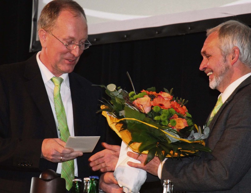 Abschied: Aufsichtsratsvorsitzender Joachim Schoth (links) verabschiedete Karsten Wallmann nach 21 Jahren aus dem Vorstand.