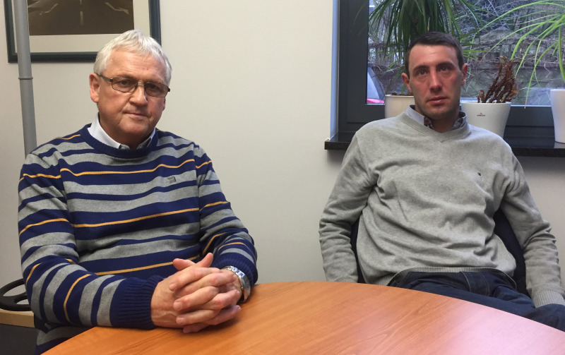 Betretene Gesichter bei Axel Fröhlich und Günter Strube (v.r.) im WZ-Gespräch, in dem sie den Rücktritt von Coach Fröhlich offiziell bekannt gaben..