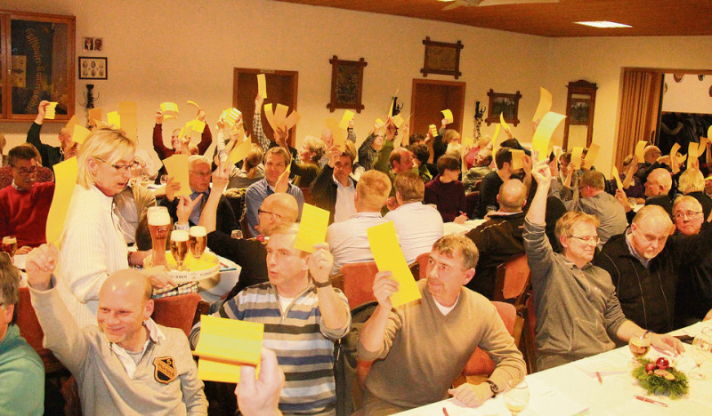 Einigkeit: Einstimmig votierten die Mitglieder der neuen Genossenschaft „Kirchboitzer Zukunft eG“ für die Besetzung von Vorstand und Aufsichtsrat.