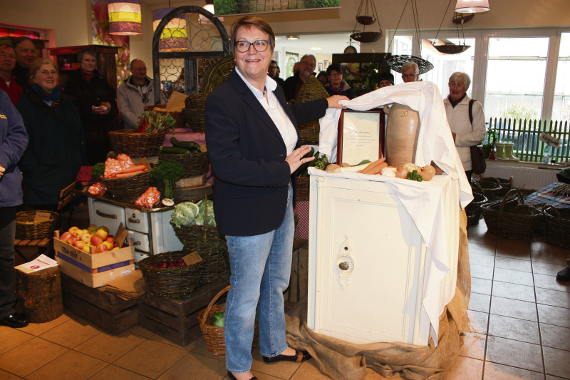  „De Keukenpott“: Auch Walsrodes Bürgermeisterin Helma Spöring freute sich  über die Einkaufsmöglichkeit in Krelingen, die nun einen Namen hat.
