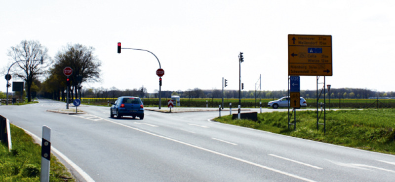 Die L190 wird voraussichtlich ab Ende Mai zwischen der Esseler Kreuzung und der Gemarkung Lindwedel (Blickrichtung: aus Richtung Essel in Richtung Lindwedel) erneuert, ebenso die B214 zwischen Esseler Kreuzung und Schwarmstedt (rechts).