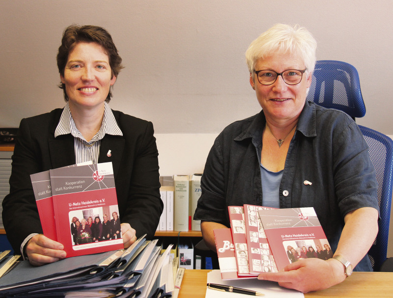 Natascha Fabian, Gründungsmitglied und ehemalige Vorsitzende, und die amtierende Vorsitzende Annette Günther (rechts) blicken auf zehn Jahre U-Netz Heidekreis zurück.