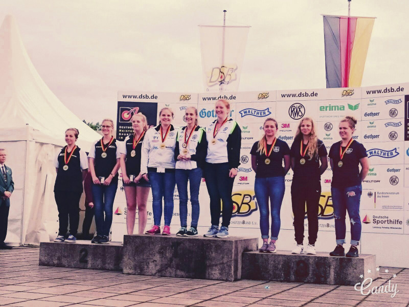 Silbermedaille für Vorwalsrode: Tina Lehrich, Jana Wissenbach und Clarie-Luise Ruschel (Foto von links) erreichten als Team im KK-Liegendkampf bei den Juniorinnen den zweiten Platz. Foto: red