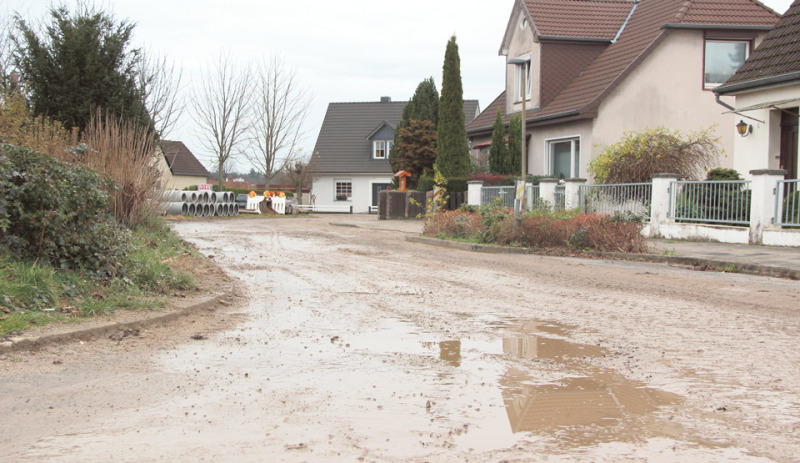 Nächster Abschnitt – und weniger „Matsche“: Die Kanalarbeiten in Bomlitz verliefen zuletzt nicht unbedingt zufriedenstellend für Gemeinde und Anwohner. Im nächsten Bauabschnitt sollen Belastungen nun minimiert werden.