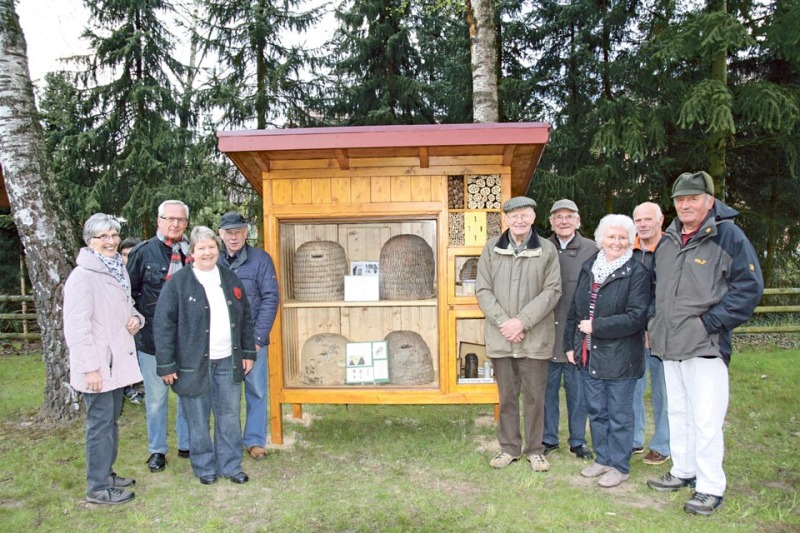 Ganze Arbeit geleistet: Die Aktiven aus Böhme mit Friedrich Voß (Fünfter von rechts), der das Bienenhaus gebaut hat. 
