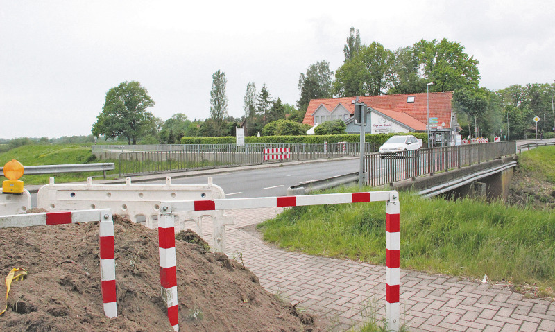 Noch herrscht freie Fahrt in beide Richtungen: Aber bereits ab Mittwoch müssen sich Verkehrsteilnehmer rund um die Meiße-Brücke in Hodenhagen auf enorme Einschränkungen gefasst machen.