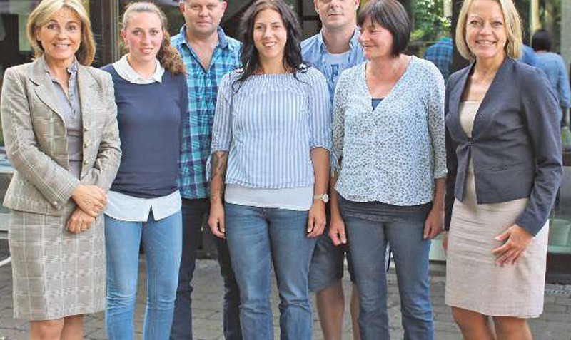 Beeindruckt: Die Bundestagsabgeordneten Michaela Noll (links) und Kathrin Rösel (rechts) besuchten die „Sozialpädagogischen Hilfen Vier Linden“ in Bad Fallingbostel. 