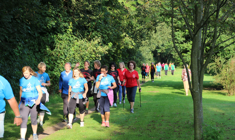 Mehr als 100 Aktive – vorwiegend aus dem Südkreis – nahmen am Kreis-Walkingtreffen beim Breloher SC teil.  Foto: hbh