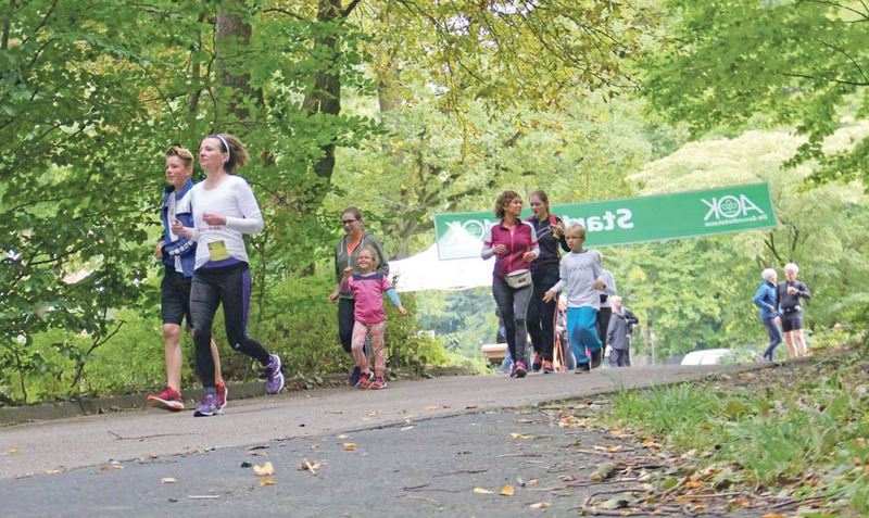 Sport, Spiel und Spaß: Viele Läufer und Gäste fanden am Sonntag den Weg in die Eckernworth zum Spendenlauf mit anschließendem Spielplatzfest. Foto: mä