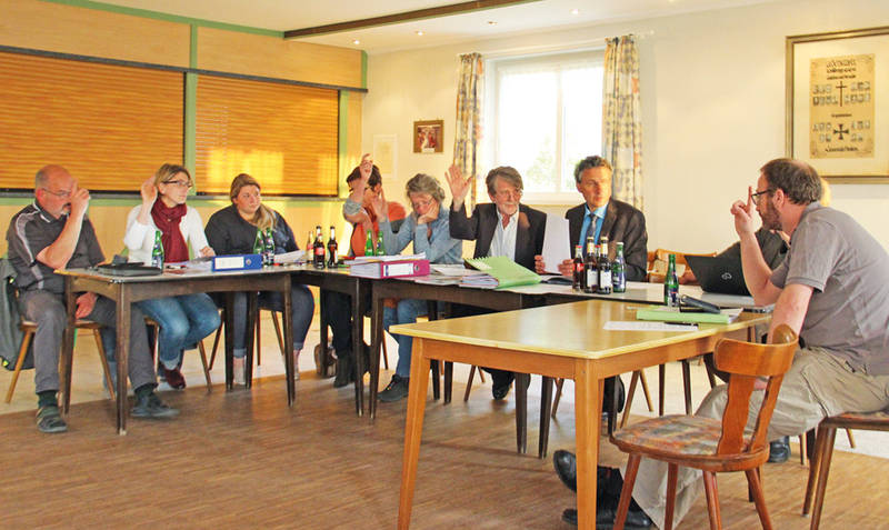 „Zufrieden mit der finanziellen Lage“: Der Frankenfelder Gemeinderat verabschiedete den Haushaltsplan 2018 einstimmig. Foto: mä