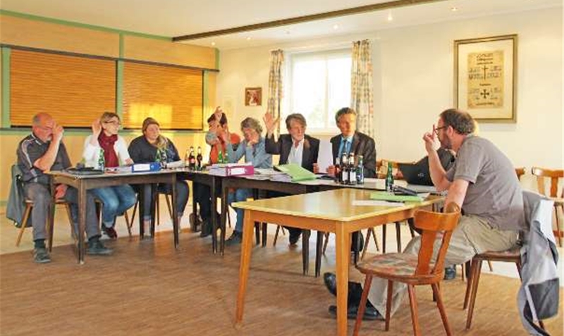 “Zufrieden mit der finanziellen Lage”: Der Frankenfelder Gemeinderat verabschiedete den Haushaltsplan 2018 einstimmig. mä