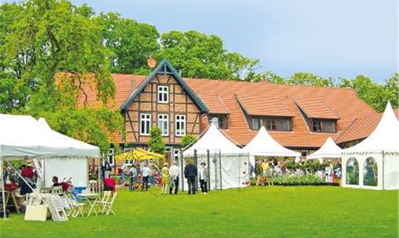 Raum für Menschen mit dem “grünen Daumen” und solche, die es werden wollen: Der Beekenhof in Bommelsen beherbergt vom 4. bis 6. Mai das Gartenfestival 2018. red