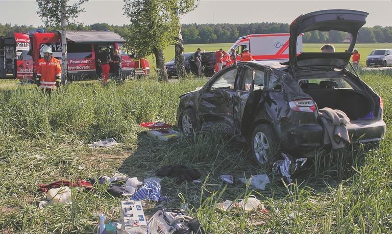 Bei dem Unfall bei Visselhövede wurden die Fahrzeuge von der Straße geschleudert.red