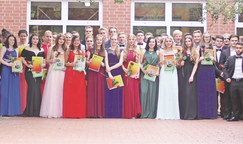 Abschlussfeier an der Oberschule Hodenhagen: Von den insgesamt 41 Absolventen haben 25 Schüler den erweiterten Sekundarabschluss I erreicht.ml