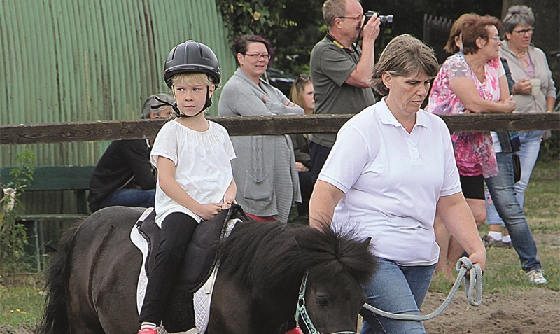 In der Führzügel-Klasse war das Pony “Fiona” beim “Internen Reitertag” in Altenwahlingen immer wieder ein Hingucker und Publikumsliebling.