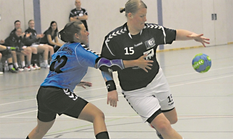 Kathrin Witte (r.) wird am Sonntag die Betreuung der Heidmarker Oberliga-Damen im letzten Saison-Heimspiel gegen die HSG Schaumburg-Nord übernehmen. Archiv