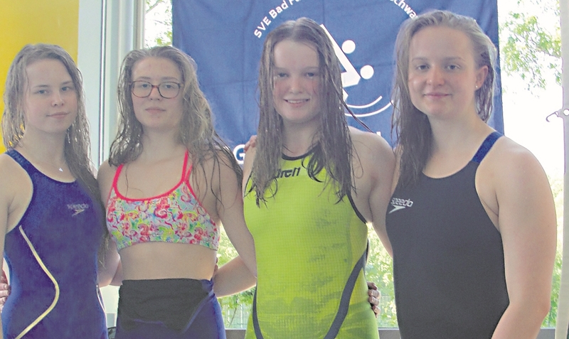 Das Schwimmteam der SG Böhemtal mit (v.l.) Nina Leu, Benthe Knoke, Verena Ley und Neele Knoke zeigte in Bremerhaven gute Leistungen. red