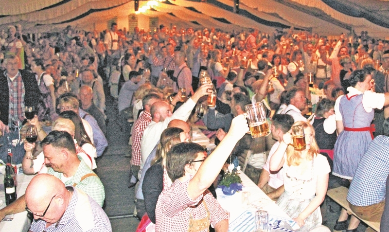 Die Walsroder können sich auf etwas gefasst machen: Bei der zweiten Auflage der “Schwarmstedter Wiesn” im vergangenen Jahr waren die Plätze im großen Festzelt mit 2000 Gästen restlos ausverkauft. mey