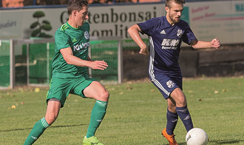 Germania Walsrode (r. Rafal Zyzak) steht im Kreisderby gegen den TSV Wietzendorf am Sonntag mächtig unter Druck - ein Sieg ist im Kampf gegen den Abstieg Pflicht. Archiv/gw