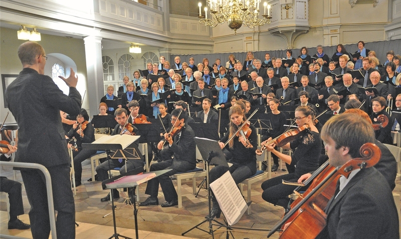 Unterstützung für die Kantorei (oben): Unter anderem Sopranistin Annika Mendrala (unten) gehört zu den musikalischen Gästen.red (2)