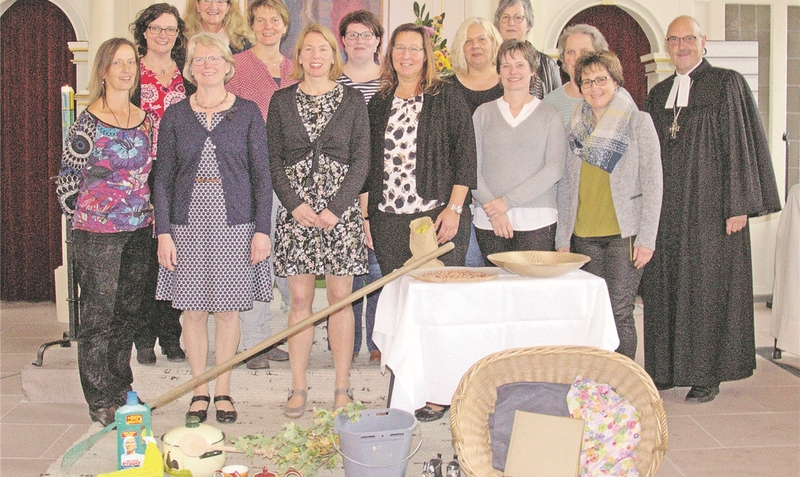 Neun Frauen zwischen 31 und 60 Jahren haben den Abschluss ihrer 14-monatigen Weiterbildung zur Dorfhelferin gefeiert. Aus dem Landkreis Heidekreis ist Maren Warnecke aus Bomlitz-Jarlingen dabei (zweite Reihe, 3. von links).red