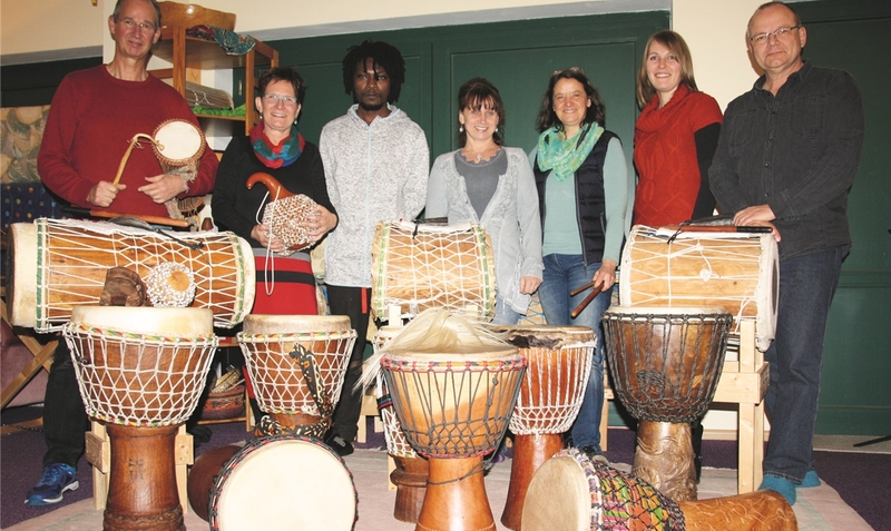 Die Trommelgruppe Trokiwa bei ihrer wöchentlichen Probe in Gilten.gfs