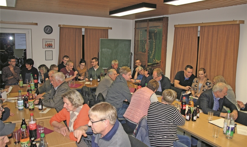 Großes Interesse: Zahlreiche Einwohner aus Alten- und Kirchwahlingen beteiligten sich an der Ideenfindung rund um einen Dorftreffpunkt.gfs
