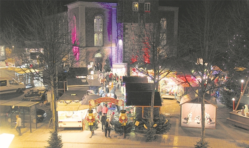 Längst wieder am gewohnten Standort etabliert: Im fünften Jahr in Folge findet der Walsroder Weihnachtsmarkt rund um die Stadtkirche statt.Archiv mey
