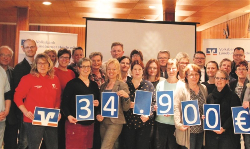 Mehr als 34.000 Euro für einen guten Zweck: 27 Vereine und Organisationen erhalten eine Spende von der Volksbank.ah (3)