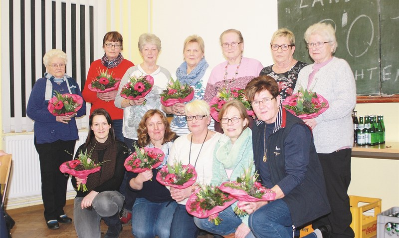 Jahresversammlung bei den Landfrauen Lichtenhorst: Das Bild zeigt die Mitglieder des alten und neuen Vorstandes sowie die Ortsvertrauensfrauen.Foto: red